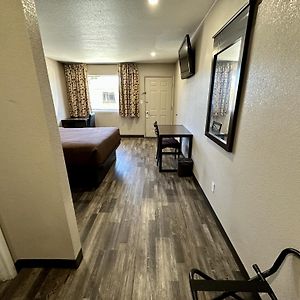 Standard Room 1 Queen Bed Non-Smoking